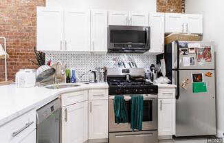 636 STERLING PL