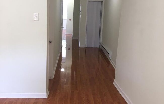 2 beds, 1 bath, $1,100, Unit 2