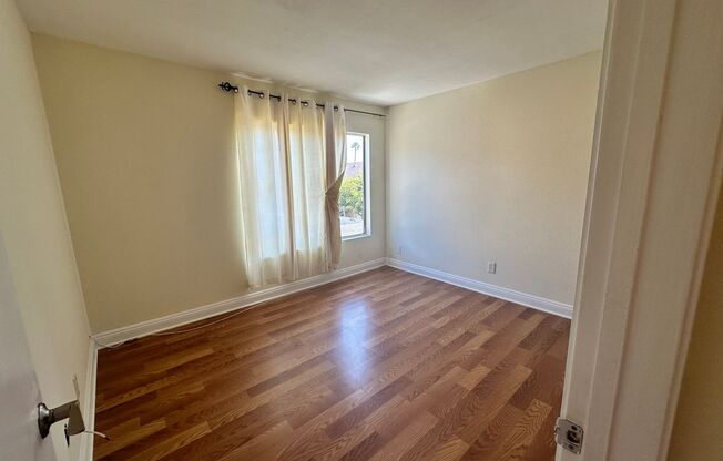 2 beds, 1 bath, $2,500