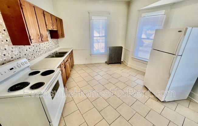 1204 N 1 AVE