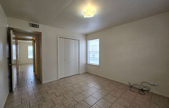 2 beds, 1 bath, $750, Unit 1309 Quail Circle - Unit A