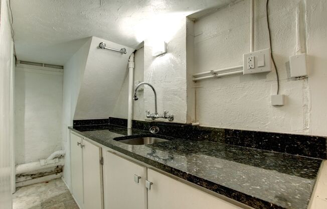 Studio, 1 bath, $875