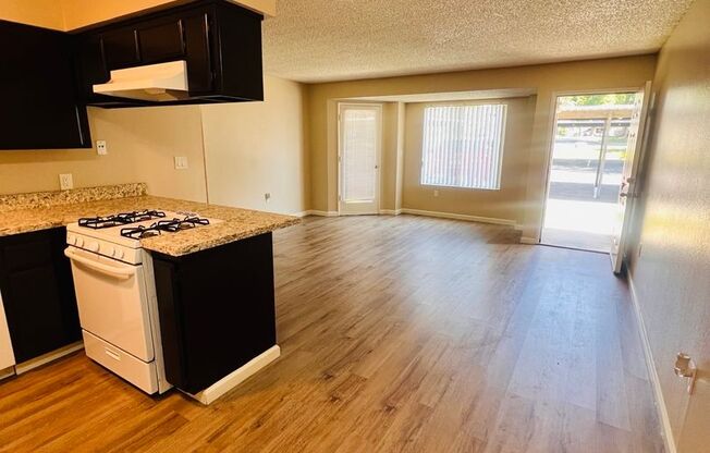 2 beds, 1 bath, 849 sqft, $1,525, Unit 035