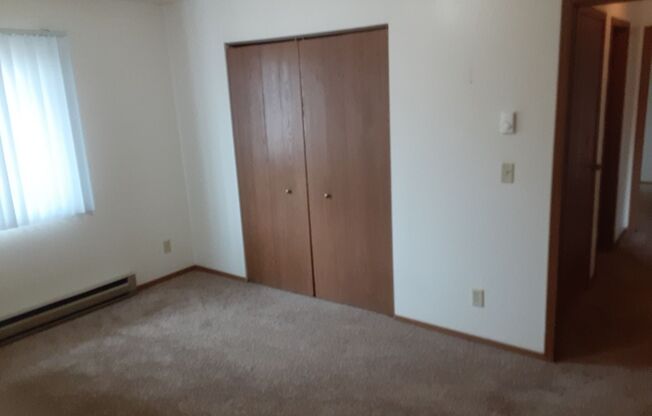 2 beds, 1 bath, 910 sqft, $710, Unit 302