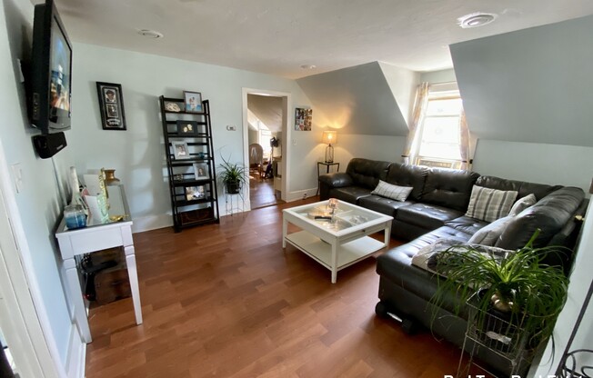 335 BAKER ST