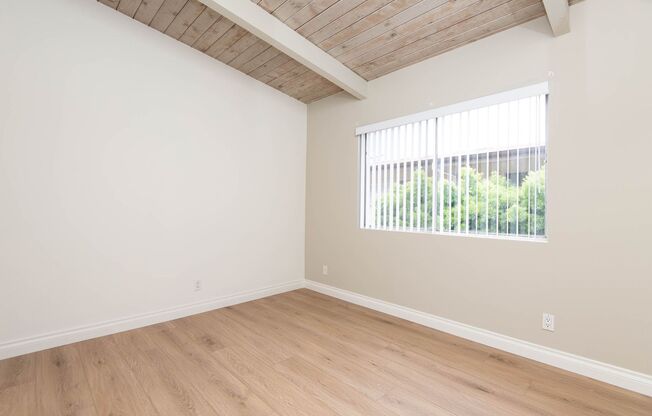 3 beds, 1.5 baths, 1,030 sqft, $3,650, Unit 11