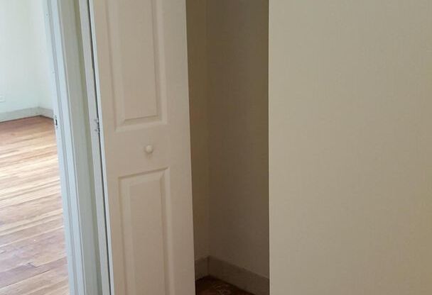 1 bed, 1 bath, $1,600, Unit 206