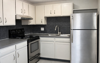 Spacious, Renovated 1-Bedroom - Convenient Location! Wadsworth Station West