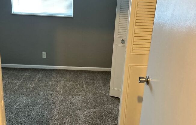 2 beds, 1 bath, 750 sqft, $1,070, Unit B05 1040 16