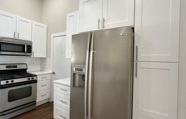 2 beds, 1 bath, $2,150, Unit 1R