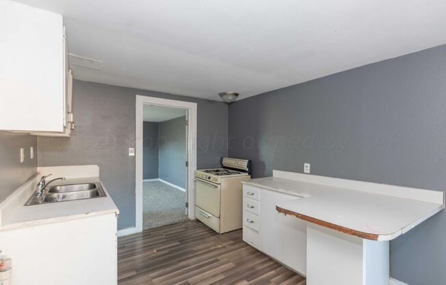 2 beds, 1 bath, $775, Unit # REAR