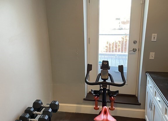 3 beds, 2 baths, 1,477 sqft, $5,200, Unit 3