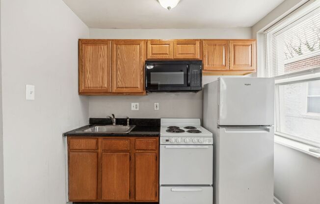 Studio, 1 bath, 280 sqft, $890, Unit A24