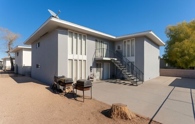 HOUSING CHOICE VOUCHER APPROVED! Bright & Spacious 2-Bedroom Upstairs Unit in Central Las Vegas!