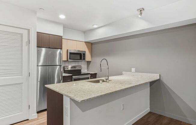 1 bed, 1 bath, 587 sqft, $1,975, Unit 703