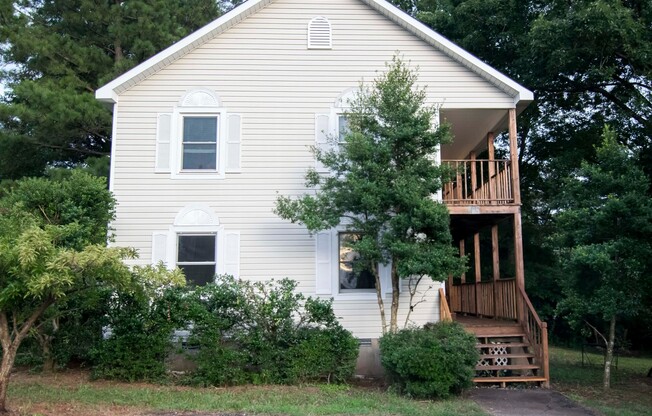 4/2 apartment off of Milledge