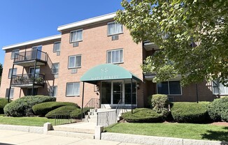2 beds, 2 baths, 938 sqft, $2,700, Unit 7