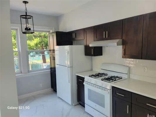 3 beds, 2 baths, $3,900