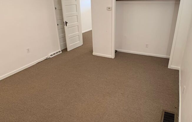 1 bed, 1 bath, 900 sqft, $650, Unit First Floor