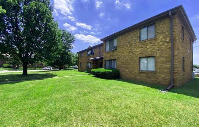 Lansing Apartments Exterior of Amber Square Apartments in Lansing, MI