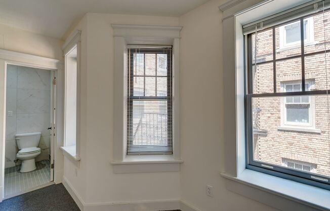 3 beds, 2 baths, 736 sqft, $2,995, Unit 41