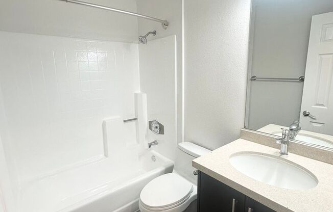 2 beds, 2 baths, 850 sqft, $2,775, Unit 215