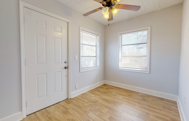 Adorable 3 bedroom / 2 bathroom Home for Rent!!