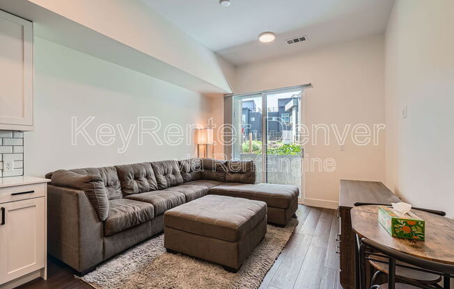 2876 W 53 AVE