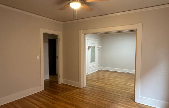 Studio, 1 bath, 330 sqft, $1,095, Unit 36