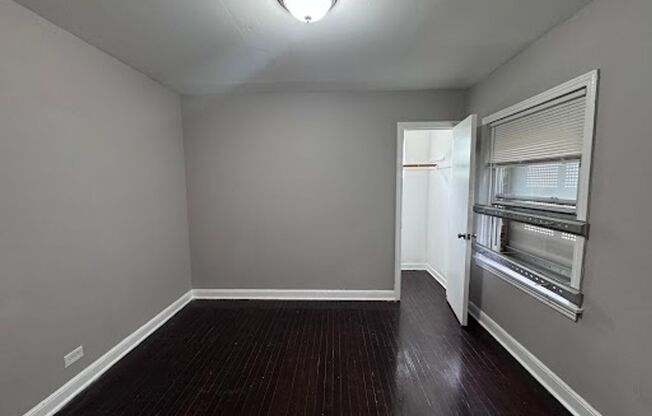 Renovated and Spacious 5-bedroom, 2-bathroom+ Den room located in Auburn Gresham