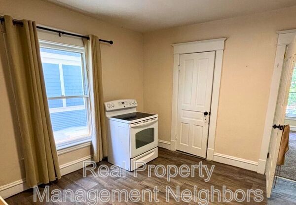 216 LAFAYETTE AVE NE