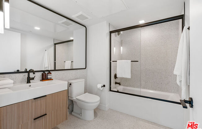 2 beds, 2 baths, 1,100 sqft, $6,195, Unit 724