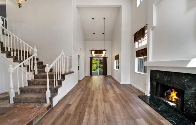 BEAUTIFUL LONE OAK HOME IN CALABASAS!