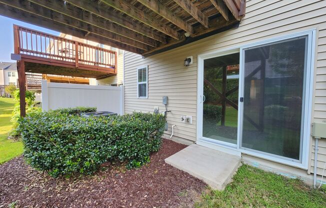 4 Bedroom Cary Townhome! Great Location, New Carpet & Paint Throughout!