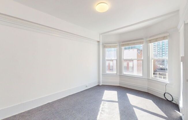 1047 POST ST