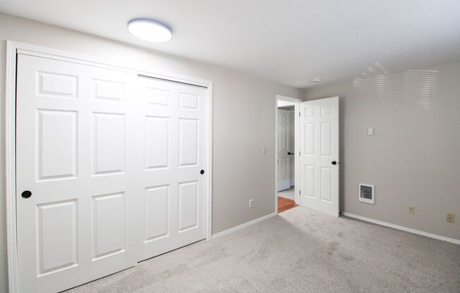 2 beds, 1 bath, 840 sqft, $1,250, Unit 49