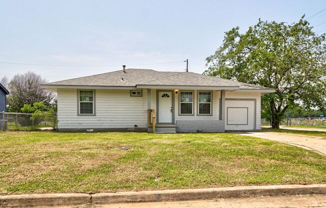 Coming Soon! Charming 3-Bedroom Home with Modern Features & Storm Shelter in Shawnee, OK!