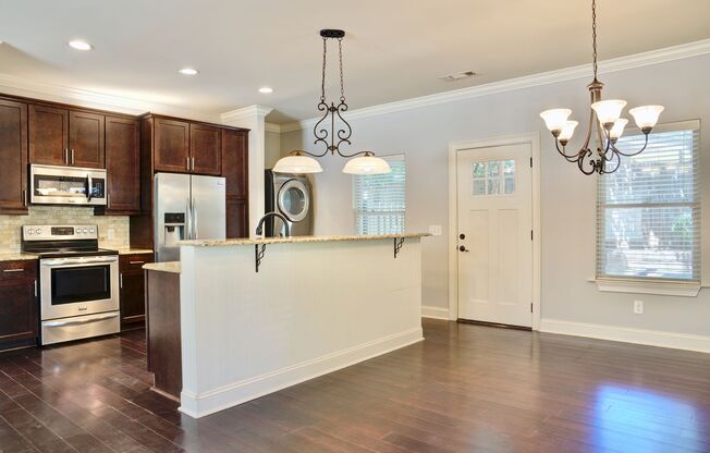 Heisman Villas: End Unit with Parking & Privacy!