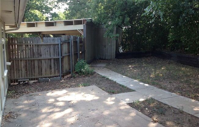 READY NOW! DARLING DUPLEX IN THE HEART OF ARLINGTON!