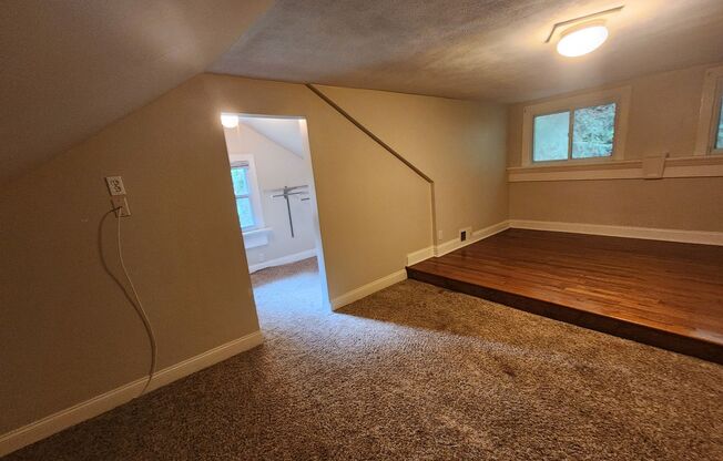 3 beds, 1 bath, $1,295