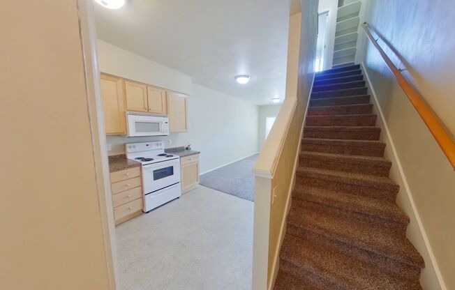 2 beds, 1.5 baths, $1,650, Unit 4