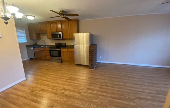 2 beds, 1 bath, $1,200