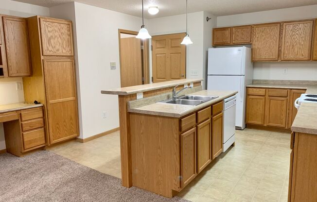 3 beds, 2 baths, 1,300 sqft, $1,295, Unit 200