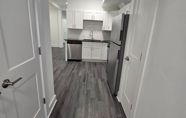 2 beds, 1 bath, 942 sqft, $1,695, Unit 211
