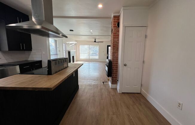 1 bed, 1 bath, 927 sqft, $1,395