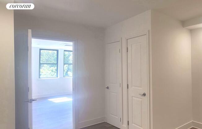 1 bed, 1 bath, $5,500, Unit 4F