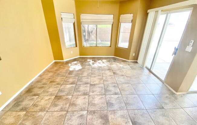 BEAUTIFUL 3 BEDROOM HOME WITH POOL!!