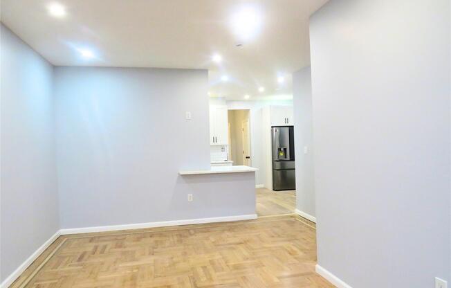 387 E 54 ST