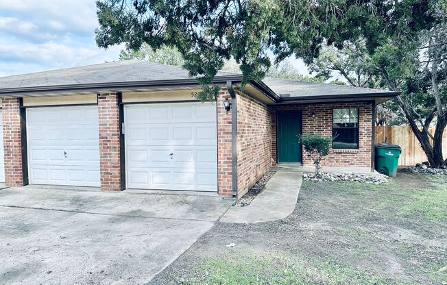 Spacious 3 Bed 2 Bath 2 car garage duplex Lago Vista
