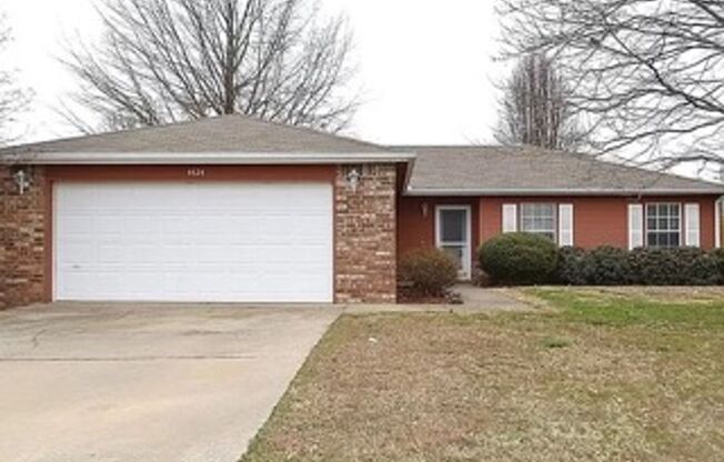 3 Bedroom, 2 Bathroom Newly Renovated Home- **ASK ABOUT OUR CASHLESS SECURITY DEPOSIT OPTION**